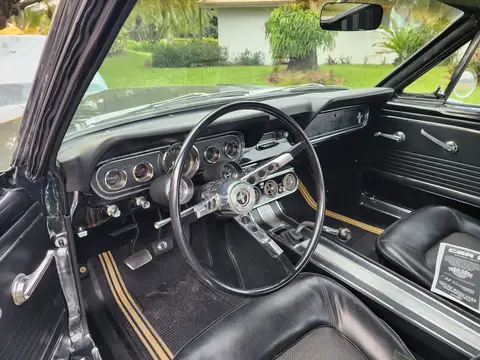 Mustang Fastback — 3